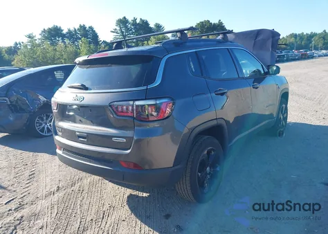 2021 Jeep Compass Latitude 4X4 z USA, uszkodzony, nr VIN 3C4NJDBB1MT560627